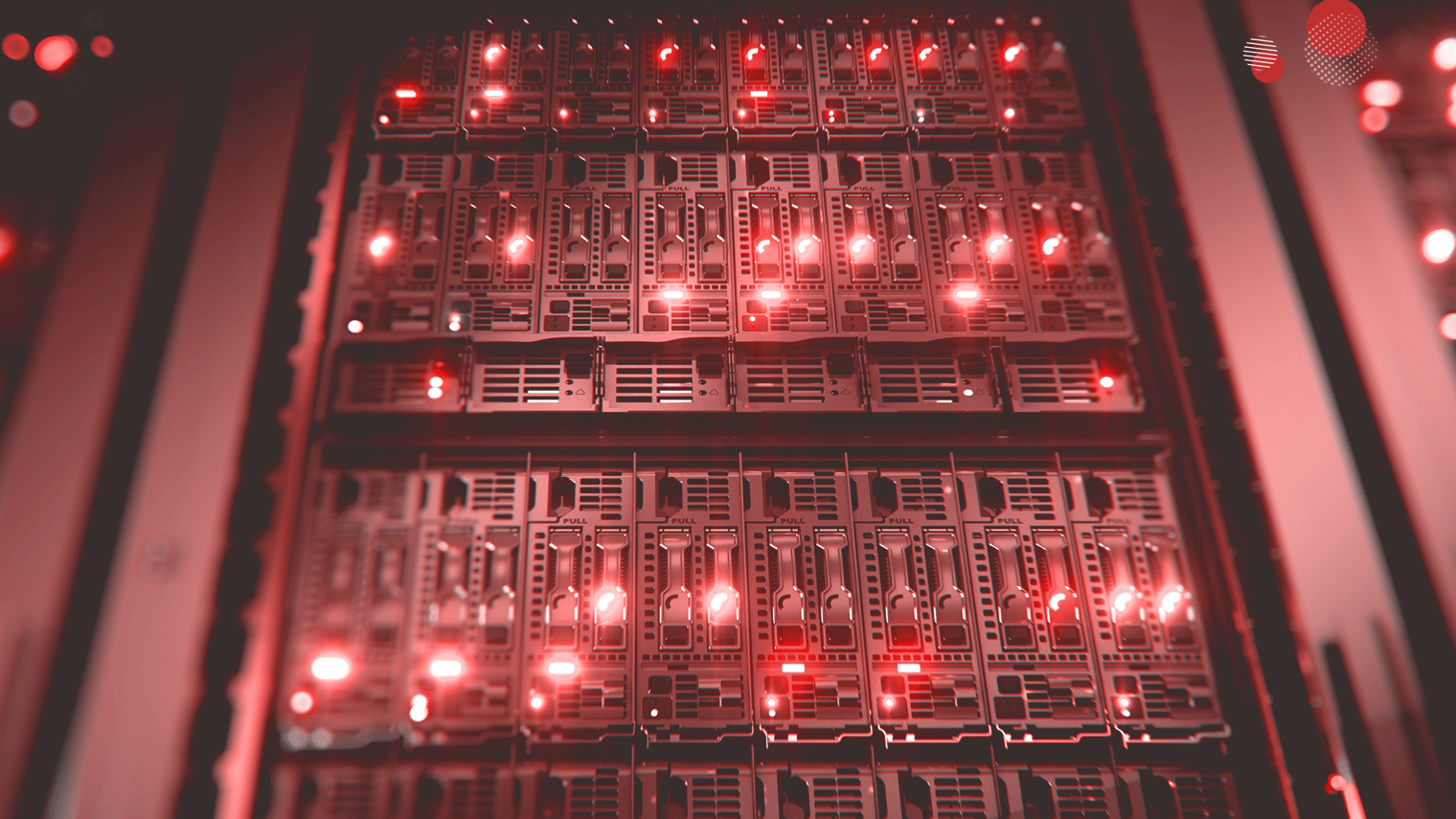 Equipamentos de TI em rack dentro de uma sala CPD, representando a estrutura de um Centro de Processamento de Dados com iluminação vermelha e foco em segurança e desempenho