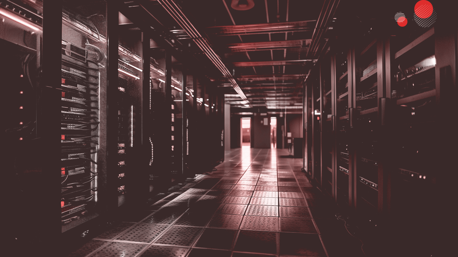 Corredor de um centro de dados com servidores de backup em ambos os lados, iluminados por luzes vermelhas. As unidades de servidor são exibidas em racks altos, com cabos e luzes indicadoras visíveis, destacando a complexidade e a capacidade técnica do sistema de backup. O ambiente escuro e as luzes estrategicamente colocadas criam um visual técnico e sofisticado, enfatizando a importância da proteção e da segurança dos dados críticos em servidores de backup.