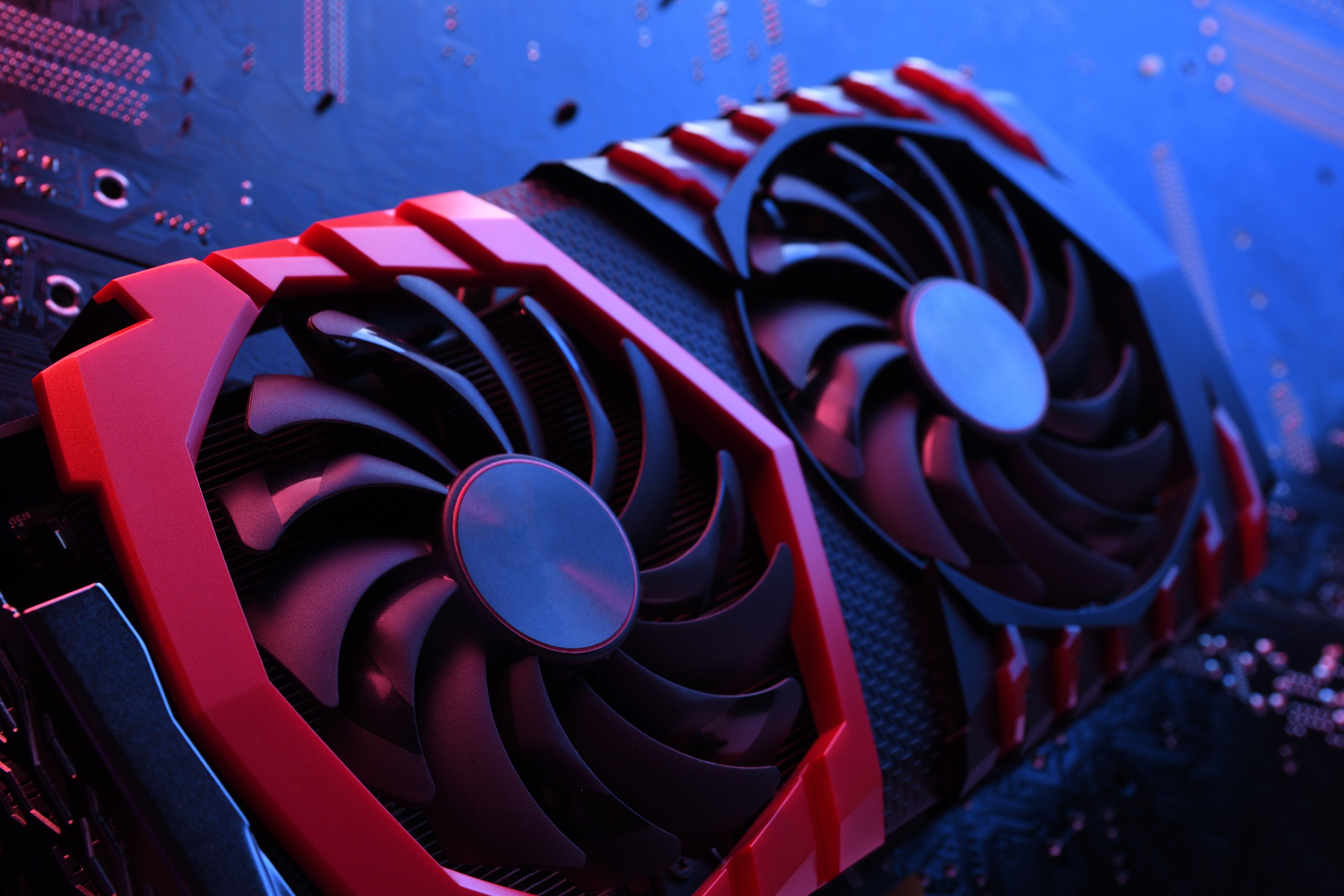 Melhor empresa para alugar GPU para inferência de LLM